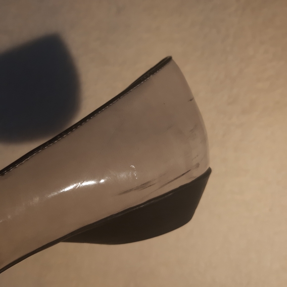 Naturalizer beige and black flats with gold strap - Picture 14 of 14